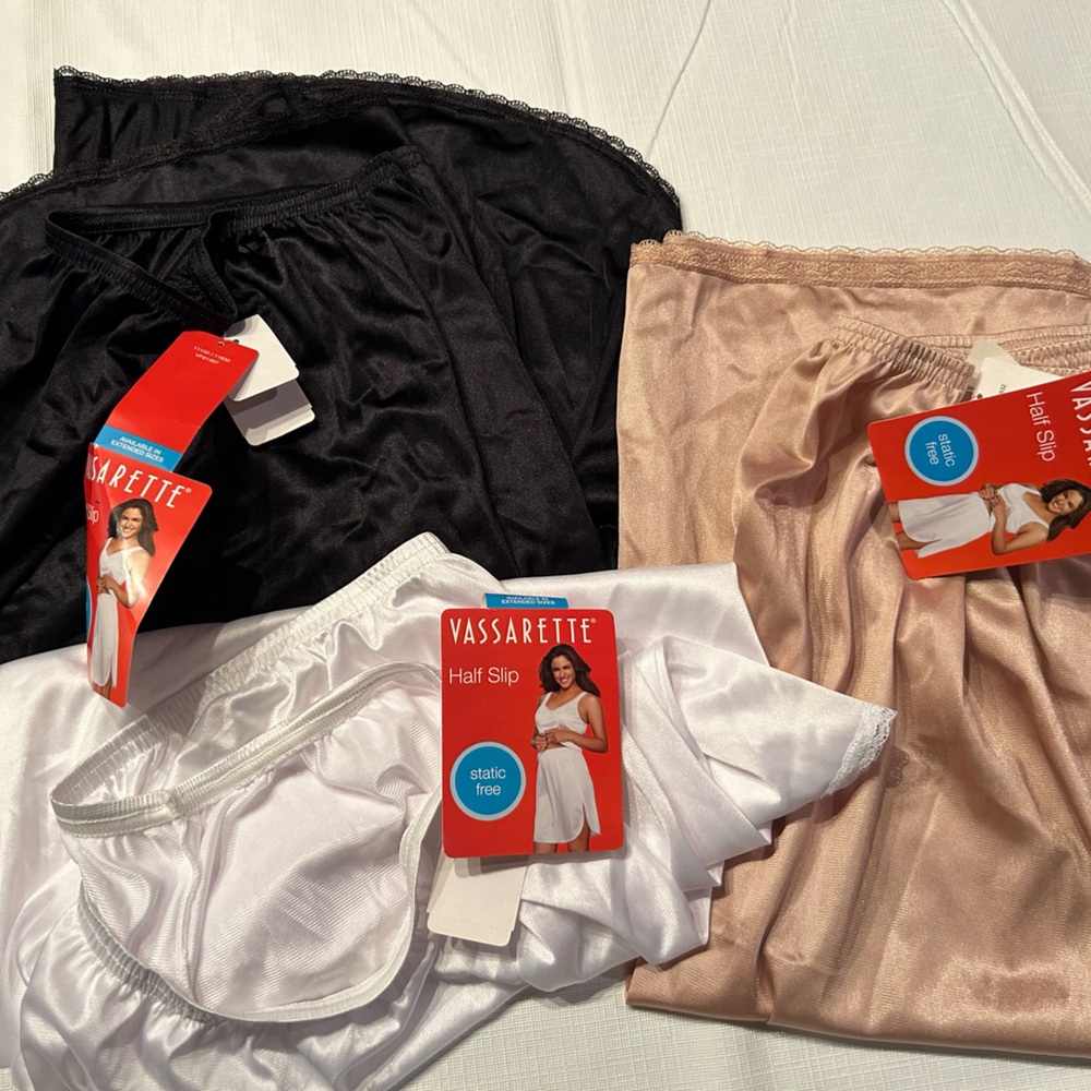 Vassarette half slip-3 in size 2xl new condition